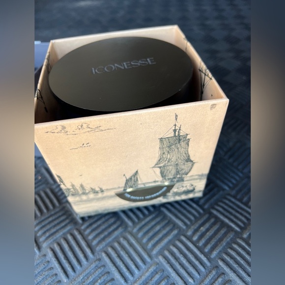 NIB - Iconesse Premium Scented Candle - Sailing Vessels - MSRP $70 - Picture 4 of 5